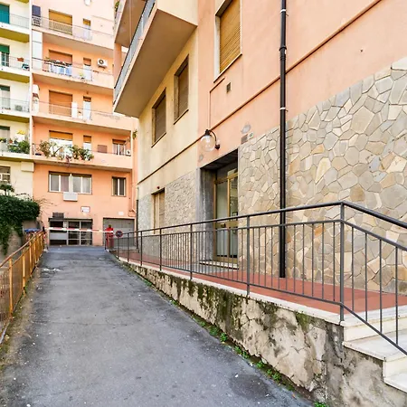Warm Holiday In Near Town Center Nyaraló San Remo